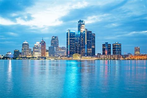 Photographing The Detroit, Michigan Skyline (From Windsor, Ontario)