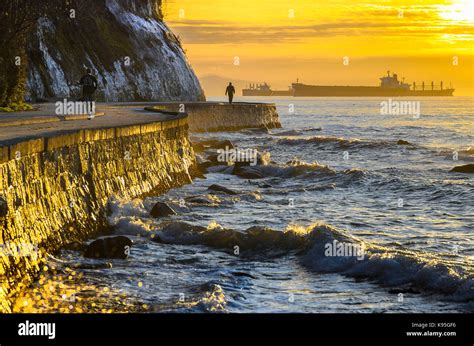 Stanley park seawall hi-res stock photography and images - Alamy