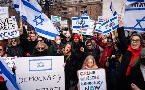 Hundreds demonstrate in New York, London against Israeli judicial shakeup plan | The Times of Israel