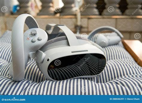 A High-tech VR Virtual Reality Head-mounted Display Stock Image - Image of reality, wing: 288046391