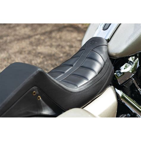 Mustang Squareback One-Piece Seat for 2008-2020 Harley Touring - 75239 ...