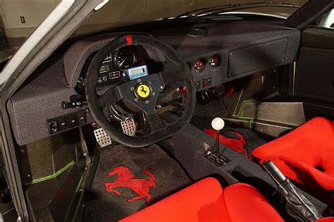 FERRARI F40 - Review and photos