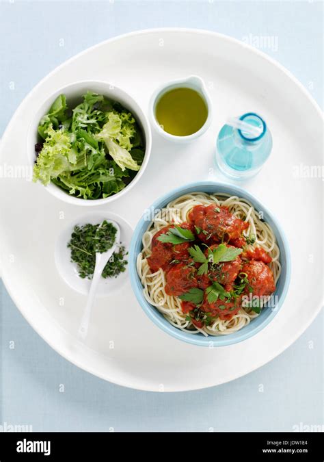 Bowl of spaghetti and meatballs Stock Photo - Alamy