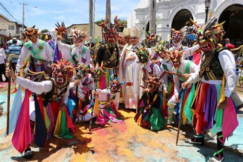 El Corpus Cristhi en Panamá: niños, bailes y alfombras – Contacto Hoy