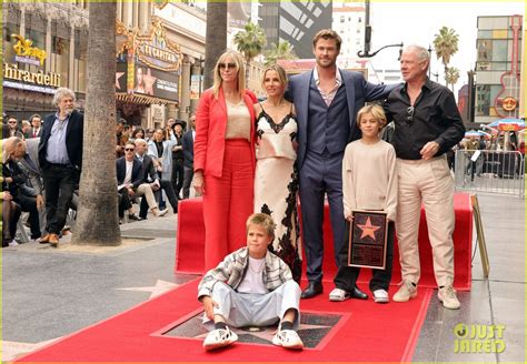 Chris Hemsworth's Twin Sons & Wife Elsa Pataky Support Him at Walk of Fame Star Ceremony: Photo ...