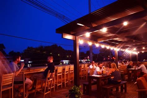 4 Rooftop Bars in Louisville That Offer Drinks & Food With a View