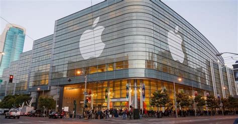 Apple Reportedly Plans to Slow Hiring and Cut Spending in 2023