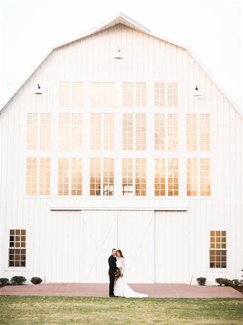 The White Sparrow wedding venue, white barn venue in Texas, dallas white barn wedding ve ...