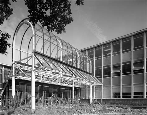 Farnborough College of Technology, Farnborough, Hampshire: the main entrance canopy | RIBA pix