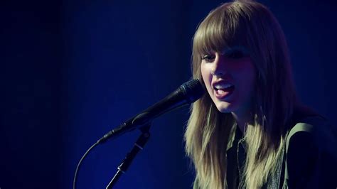 Taylor Swift Delicate # live from Chicago - YouTube