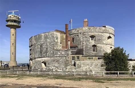 Calshot Castle | Fearing the threat of invasion from France … | Flickr