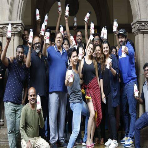 Coolie No. 1: Varun Dhawan, Sara Ali Khan and co. go plastic free on set