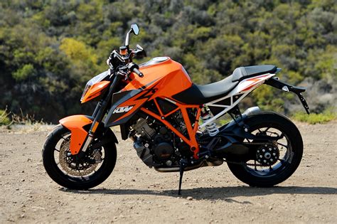 2016 KTM 1290 Super Duke R Motorcycle First Ride and Review | Automobile Magazine