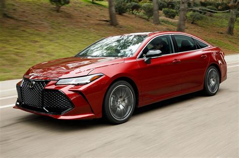 2019 Toyota Avalon First Drive: A Flagship Split in Two