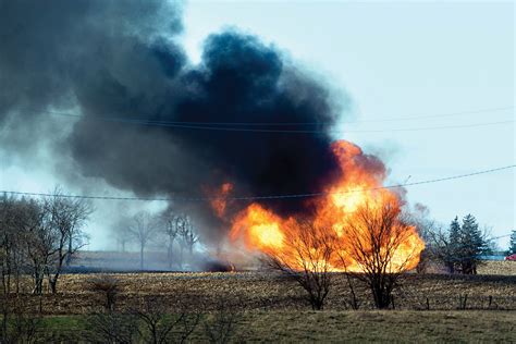 Natural gas pipeline explodes in northern Illinois, 2 die | The Seattle Times