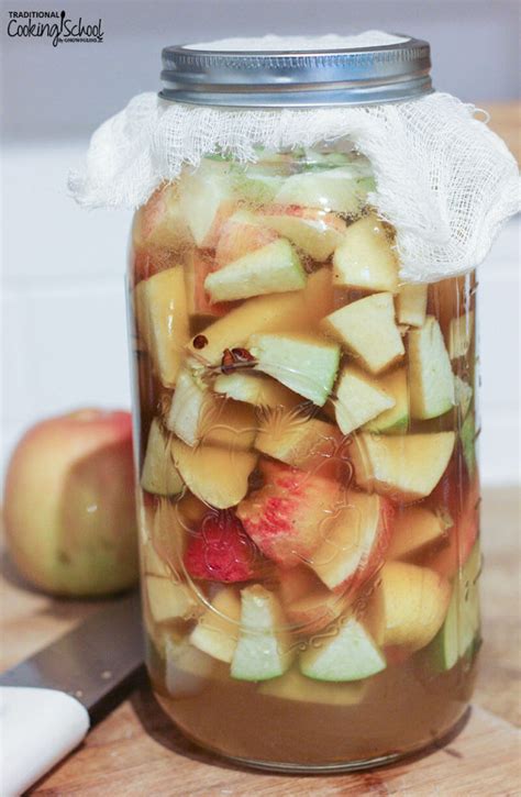 Homemade Raw Apple Cider Vinegar Recipe (easy ferment!)