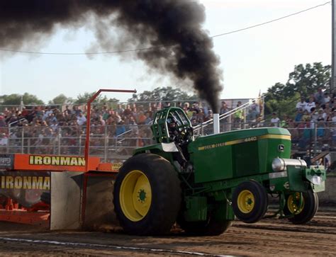 8 Action-Packed John Deere Tractor Pull Photos