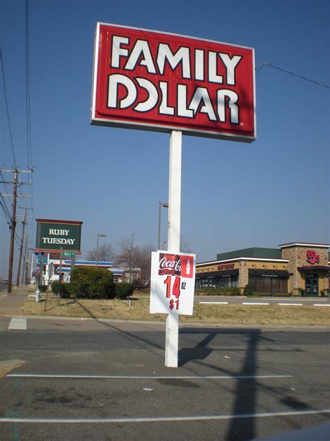 Family Dollar sign | The sign for a Family Dollar dollar sto… | Flickr