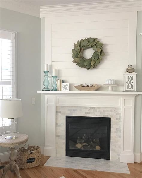 Shiplap and marble fireplace | chimeneas adorables | Pinterest | Guirnalda de eucalipto ...