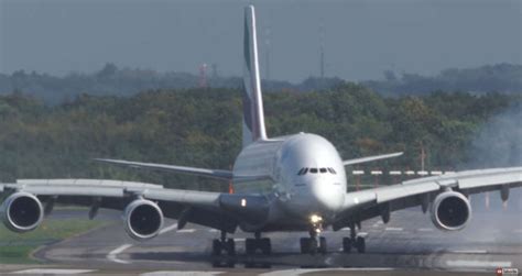 Unbelievable Airbus A380 hard Crosswind Landing | WordlessTech