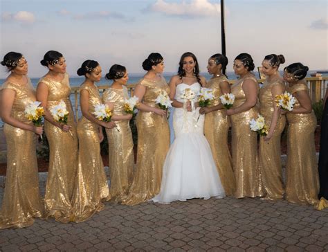 Pin by Jessica Roscoe on Wedding 👗attire | Wedding picture poses, Wedding dress styles, Wedding ...