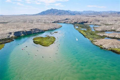 11 Best Beaches in Lake Havasu - For Boaters and Beach Bums (2022)