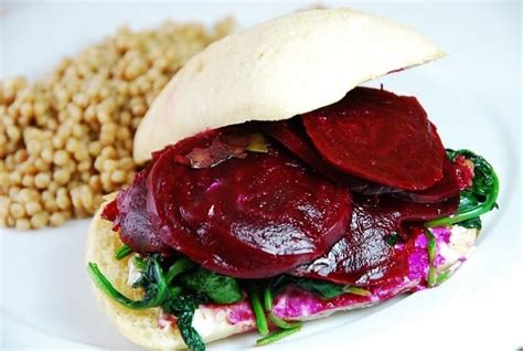 Pickled Beet, Spinach, and Goat Cheese Sandwich Recipe – 6 Points + - LaaLoosh