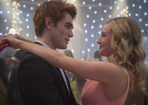 Riverdale Archie and Betty GIFs | POPSUGAR Entertainment