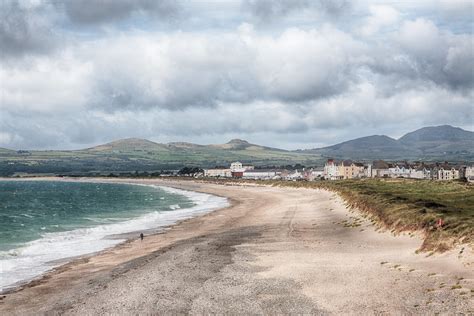 Pwllheli Beach - Gwynedd | UK Beach Guide