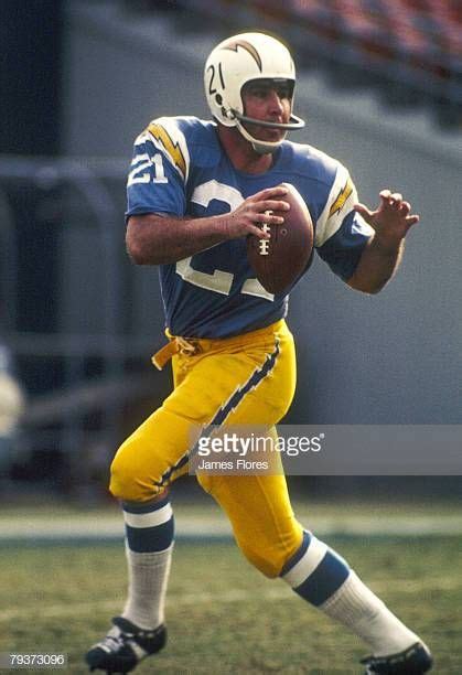 Quarterback John Hadl of the San Diego Chargers | Nfl football pictures, Nfl football players ...