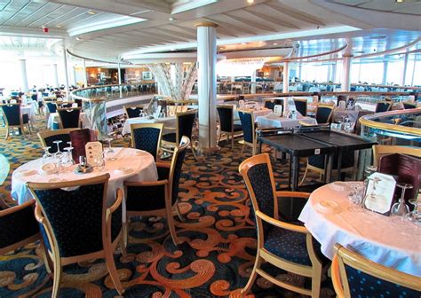 9 Tips for Eating in the Main Dining Room on a Cruise