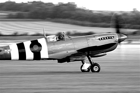 spitfire go! | Spifire take off after the Duxford Spifire 70… | Flickr