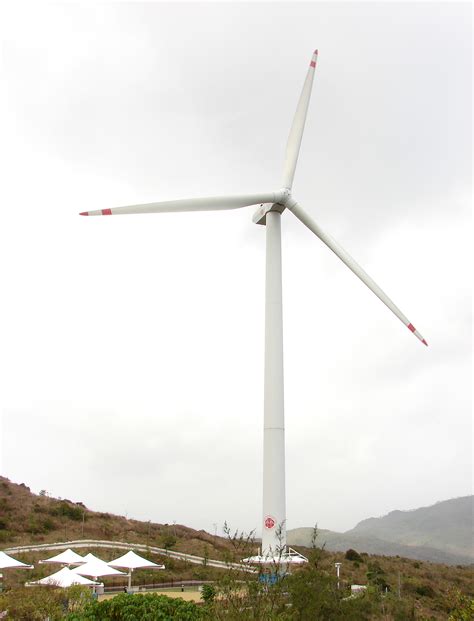 File:Lamma wind turbine.jpg - Wikimedia Commons