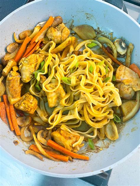 Chinese Chicken Curry Noodle Recipe (Is Chinese Chicken Curry Healthy?) - Fitsianfoodlife