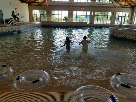 Play St. Louis: Des Peres Lodge Indoor Pool, Des Peres