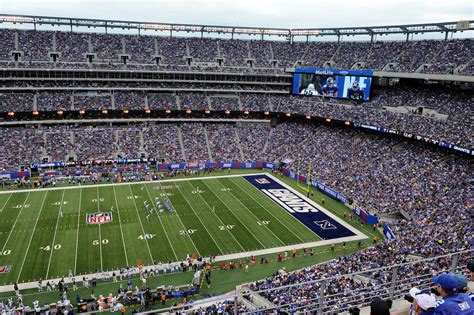 Giants Play Opening Game at New Meadowlands Stadium - The New York Times
