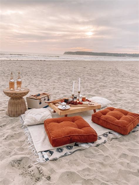 How To Create A Luxury Beach Picnic (+Packing List) – Liz Lovery ...