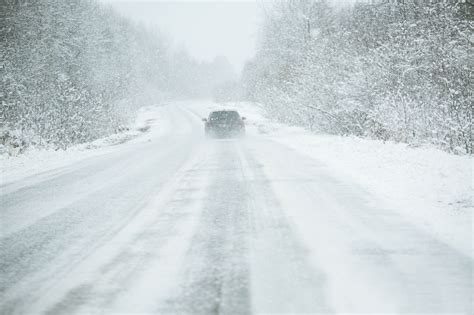 10 Essential Tips to Stay Safe Driving Through an Ice Storm - Paldrop.com