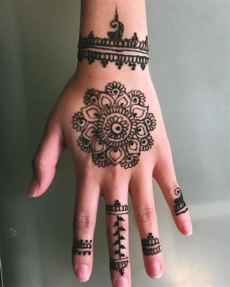 44 Likes, 2 Comments - Mehndi By Mina (@mehndibymina) on Instagram: “Thanks for being my hand ...