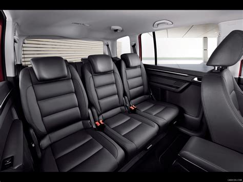 2011 Volkswagen Touran - Interior, Rear Seats | Caricos