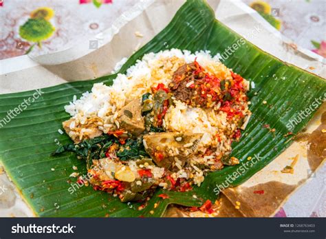 Indonesian Padang Food Nasi Bungkus Rendang Stock Photo 1268763403 ...