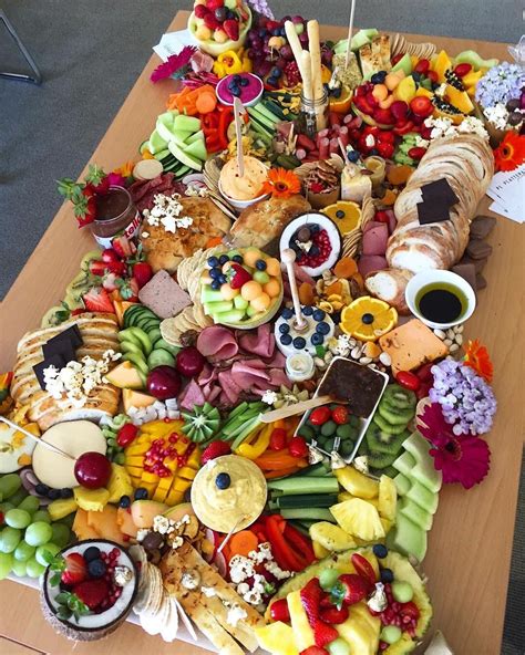 Party Platters, Cheese Platters, Food Platters, Party Trays, Snacks Für ...