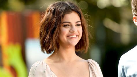 Selena Gomez Debuts Platinum Blonde Hair -- See the Pic! | cbs8.com