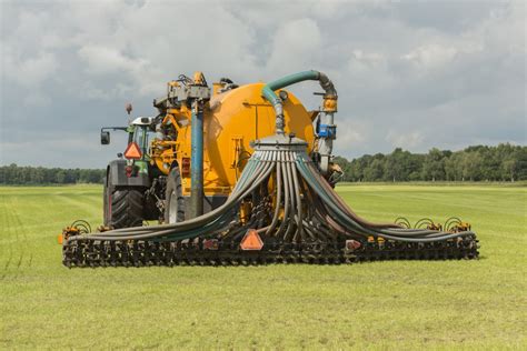 Effective Manure Spreader Applications | VTILLC Washington