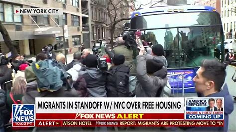 Immigration activists join migrants in protests outside NYC's Watson Hotel | Fox News Video