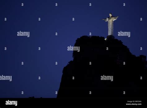 The iconic Cristo Redentor, Christ the Redeemer statue lit up at night ...