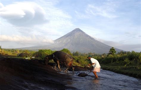 Mayon Volcano Update: Alert Level 3 Continues Exhibiting Relatively ...