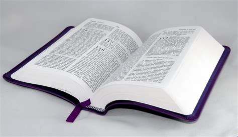 Biblia abierta en el Salmo 118 Stock de Foto gratis - Public Domain Pictures