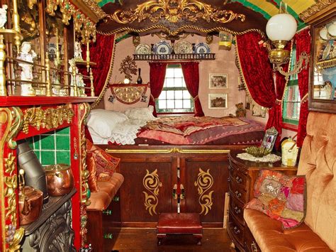 Vardo: The Opulent Caravans of The Gypsies | Amusing Planet