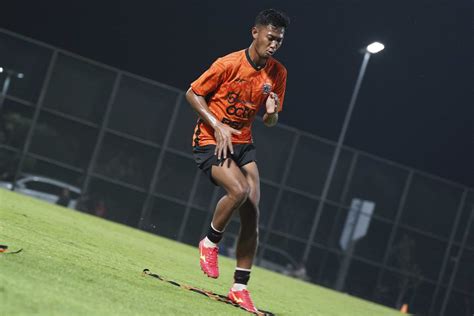 PERSIJA GELAR LATIHAN DI JAKARTA INTERNASIONAL STADIUM